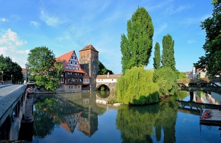 Henkersteg mit Weinstadel und Wasserturm in Nürnberg